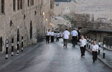 "עֹד יֵשְׁבוּ זְקֵנִים וּזְקֵנוֹת בִּרְחֹבוֹת יְרוּשָׁלִָים"