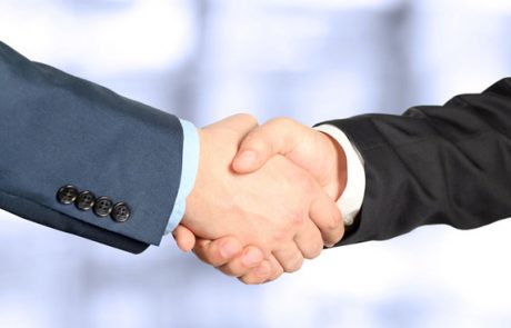 לחיצות ידיים – מה הן מספרות לנו?