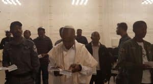 השליח ציבור:- גטהון מנגיסטו הי"ו