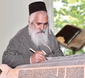 בתמונה - מארי-חיים-סיאני נע"ג