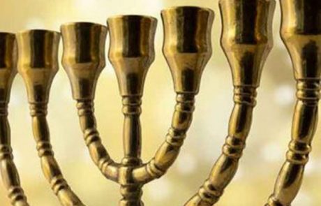 יש לדון במצוות הדלקת המנורה בזמן הזה, האם נוכל להדליק במקום המקדש?