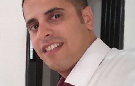 קריאה בתימנית עם תרגום “חיי שרה” עליית שישי מפי החזן אדיר ושדי
