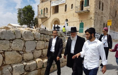 הגאון רבי שלמה מחפוד שליט"א מתפלל בקבר שמואל הנביא