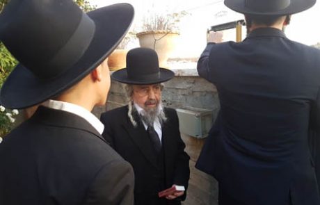 הדלקת נרות חנוכה כסליו תשע”ח – מו”ר הרה”ג שלמה קורח נע”ג – צילום עוזי ברק