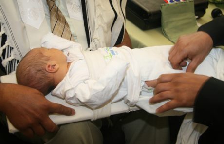 “וביום השמיני ימול בשר ערלתו” – הכל על המילה