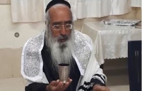 הרב עזריה בסיס זצוקלה"ה מבדיל בנוסח תימני