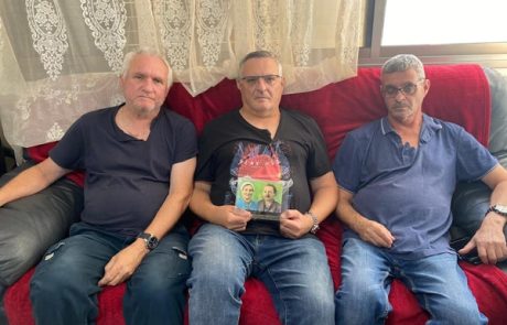 הסבא שלא ראו מעולם – כשחזרו מהלוויית אביהם, שורד השואה גילו בחדרו תמונה קטנה, תמונת הסבא שנרצח על ידי הנאצים
