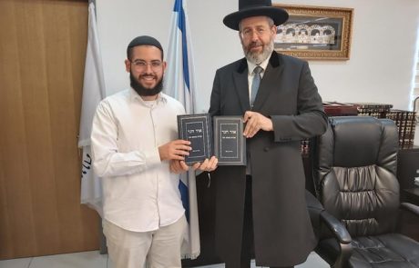 הרב הראשי לישראל הרב דוד לאו במפגש עם מחבר ספרי 'אור הנר'