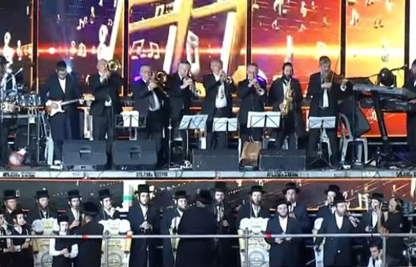 מקהלת מלכות, אהר'לע סאמט, זאנוויל ויינברגר, מאיר אדלר – מחרוזת שמחת התורה- עטרת שלמה
