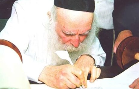 מה חשוב יותר: להחזיק עמלי תורה או לכתוב ספר תורה? – באדיבות "דרשו"