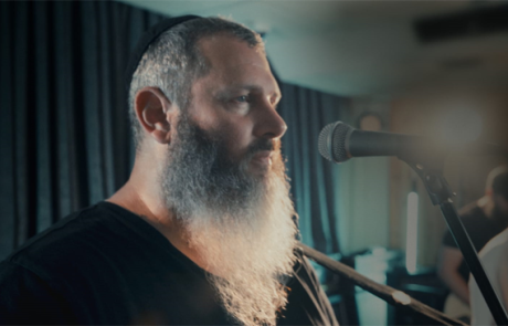 עדי גביסון – אדון הסליחות פיוט הסליחות המוכר והאהוב בביצוע לא שגרתי